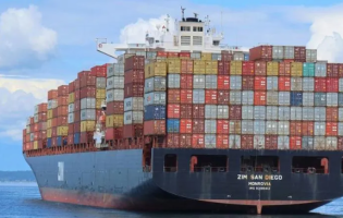 Crise no Estreito de Ormuz ameaça pequenas empresas e comércio global, alerta ONU