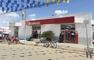 Aposentados e pensionistas enfrentam transtornos com falta de dinheiro em caixas eletrônicos em Livramento