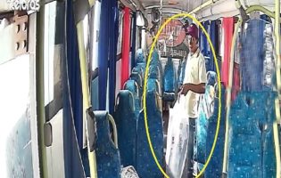 Homem invade ônibus e furta sacolas de passageira em ação rápida registrada por câmeras em Brumado