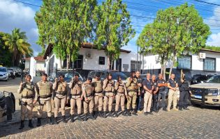 Polícia Civil da Bahia em operação integrada com a Polícia Militar da Bahia, cumpre em Brumado, operação cinco mandados de busca e apreensão contra suspeitos de tráfico de drogas e envolvimento em homicídios