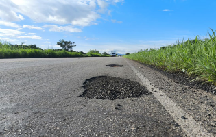 Chuvas provocam desgaste e buracos na BA-148 entre Brumado e Livramento de Nossa Senhora
