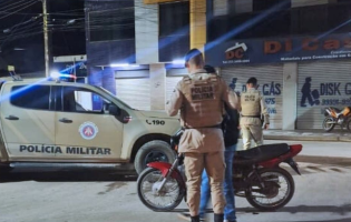 Polícia Militar detém motociclista por resistência e desacato durante Operação Harpia em Tanhaçu