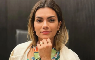 Irreconhecível? Kelly Key exibe fios brancos e reflete sobre maturidade