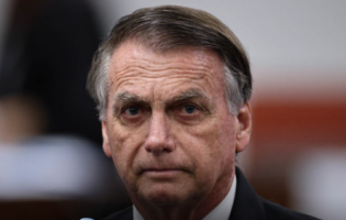 Médicos atualizam estado de saúde de Bolsonaro após internação