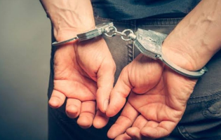 Polícia Militar prende homem após agredir e insultar os próprios avós na zona rural de Brumado