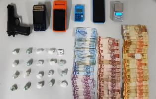 Suspeito tenta se esconder entre carros, mas acaba preso com cocaína e simulacro em Guanambi