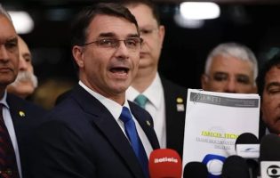 ‘Bizarro e ilegal’, diz Flávio sobre voto de Moraes para condenar Eduardo