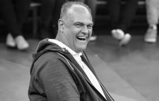 Famosos lamentam a morte de Oscar Schmidt