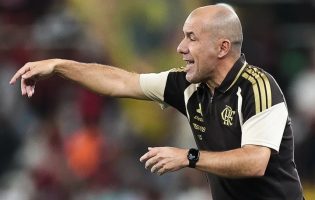 Leonardo Jardim elogia Flamengo após vitória sobre o Santos
