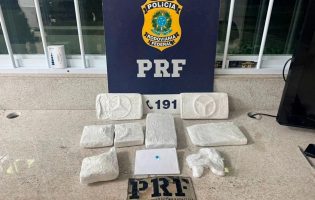 PRF apreende mais de 12 quilos de drogas em ônibus na BR-116