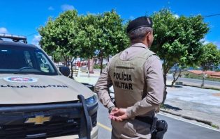 Mulher é presa após desacatar policiais e causar confusão em Ituaçu