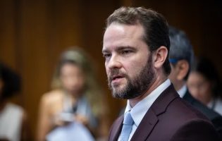 Governo prepara liberação do FGTS para ajudar brasileiros endividados, diz Durigan
