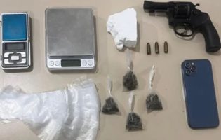Paramirim: homem é detido com arma e drogas após abordagem da Cipe Sudoeste