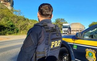PRF presta apoio a mulher em situação de vulnerabilidade na BR-242, em Seabra