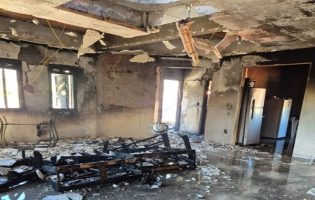 Homem incendeia casa da ex por não aceitar fim de namoro e acaba preso em Guanambi