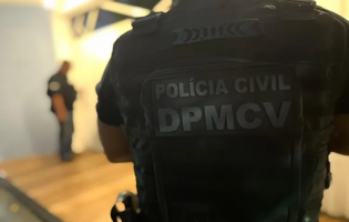 Homem invade delegacia enquanto perseguia ex-companheira e acaba preso em Barreiras