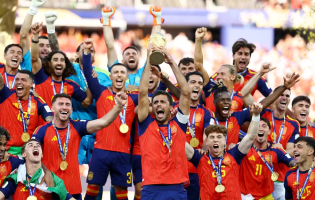 Espanha vence a Argentina e conquista o bicampeonato da Copa do Mundo; Brasil segue como maior campeão da história