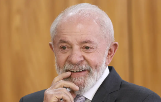 Lula promete “guerra da verdade” contra Trump após tarifaço dos Estados Unidos