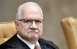 Fachin dá 24 horas para Mendonça retirar sigilo de documentos do caso Banco Master