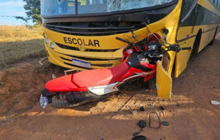 Motociclista perde a vida em acidente com ônibus escolar na zona rural de Candiba