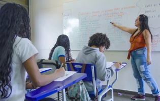 Dia do Estudante: inteligência artificial muda a rotina de alunos e desafia escolas no Brasil