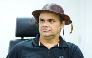 Vereador denuncia favorecimento a suposto financiador de campanha de Célio Evangelista em aditivo de R$ 649,5 mil, e TCM barra pagamentos em Rio de Contas