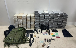 Policial militar e estudante de Direito são presos com quase 120 kg de drogas em shopping de Salvador
