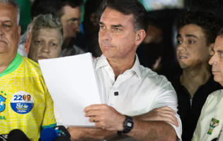 O que diz a carta em que Flávio Bolsonaro se declara presidente eleito?