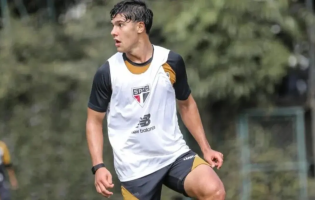 Jogador do São Paulo volta aos treinos após acidente que matou idoso em Barueri