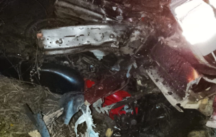 Dois homens morrem após colisão entre motocicleta e caminhonete na BA-026, entre Caculé e Licínio de Almeida