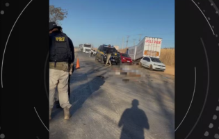 Tragédia na BR-135: colisão entre duas motos e carreta deixa dois jovens mortos na Bahia