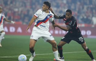 Bahia perde pênalti nos acréscimos, cai diante do Athletico e deixa o G4