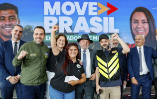 Governo lança linha de crédito para entregadores financiarem motos e bicicletas elétricas no Move Brasil