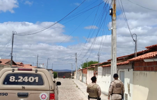 PM desmonta central clandestina com câmeras instaladas em postes de Aracatu