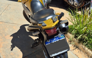 Moto com restrição de furto ou roubo é recuperada pela PM no Centro de Paramirim