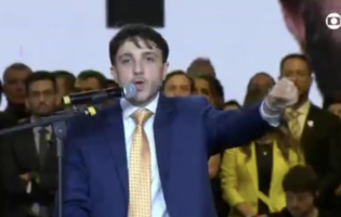 Renan Santos lança candidatura à Presidência e critica Lula e Flávio Bolsonaro