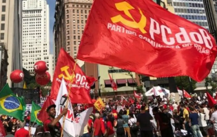 PCdoB oficializa apoio à candidatura de Lula