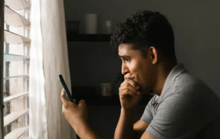 Inteligência artificial vira “conselheira pessoal” para 54% dos usuários brasileiros, revela pesquisa