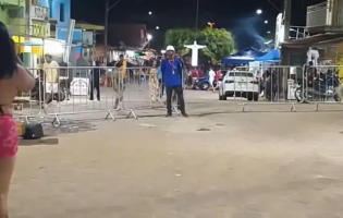 Homem armado com faca é detido após ameaçar participantes de festa religiosa em Ituaçu