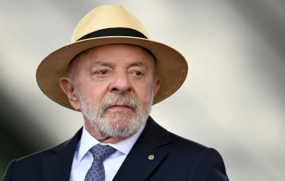 Lula recebe auxiliares para reunião de emergência no Palácio da Alvorada