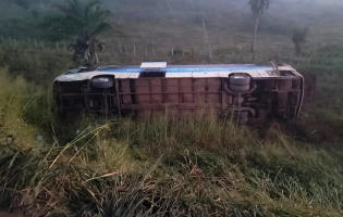 Três pessoas ficam feridas após acidente com ônibus da Novo Horizonte na Chapada Diamantina
