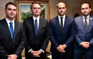 Flávio quer mudar Constituição para defender interesses dos Bolsonaro?
