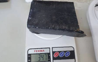 Homem é preso e dois adolescentes são apreendidos suspeitos de envolvimento com tráfico de drogas em Guanambi