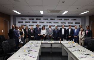Governador discute avanços dos investimentos em sustentabilidade na Bahia com embaixador dos Emirados Árabes
