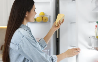 O erro ao guardar queijo na geladeira que pode fazê-lo estragar antes